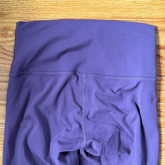 Purple lululemon leggings size 6 with logo on the calf - capri 3/4 length fit - Picture 3 of 7